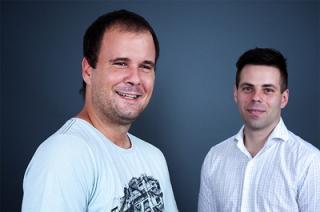 Nebudete v tom sami - každý náš klient má svého osobního konzultanta, který je vždy v pravý čas na